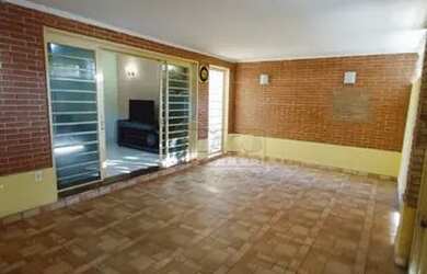 Imagem: A casa possui 3 Dormitórios, 3 Banheiros, 3 Vagas na garagem