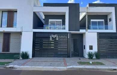 Imagem: A casa possui 3 Dormitórios, 2 Banheiros, 2 Vagas na garagem