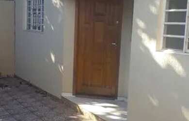 Imagem: A casa possui 2 Dormitórios, 1 Banheiro, 1 Vaga na garagem