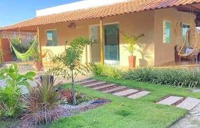 Imagem: A casa possui 3 Dormitórios, 3 Banheiros, 2 Vagas na garagem