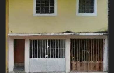 Imagem: A casa possui 3 Dormitórios, 3 Banheiros, 2 Vagas na garagem