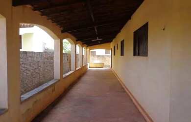 Imagem: A casa possui 5 Dormitórios, 3 Banheiros, 3 Vagas na garagem