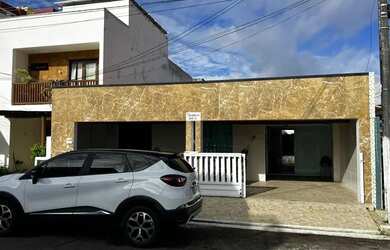 Imagem: A casa em condomínio possui 3 Dormitórios, 2 Banheiros e 1