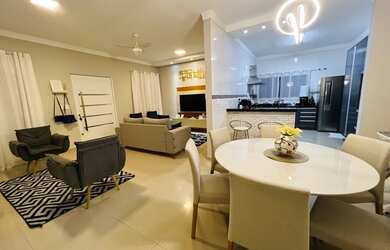 Imagem: A casa em condomínio possui 3 Dormitórios, 3 Banheiros, 4