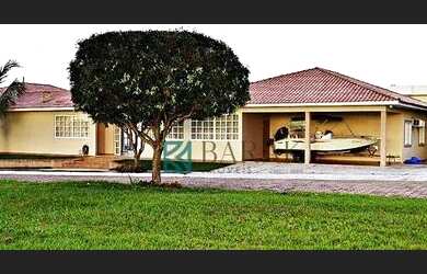 Imagem: A casa em condomínio possui 5 Dormitórios, 3 Banheiros, 2