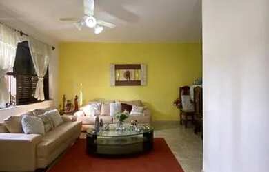 Imagem: A casa possui 2 Dormitórios, 1 Banheiro, 1 Vaga na garagem