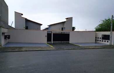 Imagem: A casa possui 2 Dormitórios, 1 Banheiro, 1 Vaga na garagem