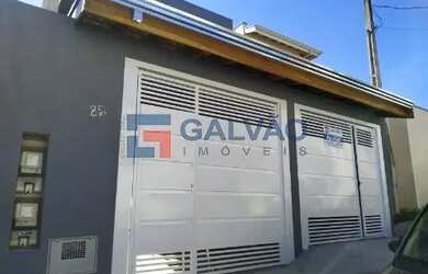 Imagem: A casa possui 2 Dormitórios, 1 Banheiro, 1 Vaga na garagem