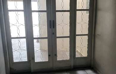 Imagem: A casa possui 2 Dormitórios, 1 Banheiro, 2 Vagas na garagem