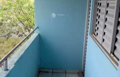 Imagem: A casa possui 1 Dormitório, 2 Banheiros, 2 Vagas na garagem