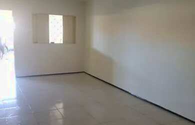 Imagem: A casa possui 3 Dormitórios, 2 Banheiros, 3 Vagas na garagem