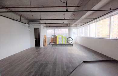 Imagem: O depósito possui 1 Vaga na garagem, 57m² de Área e está