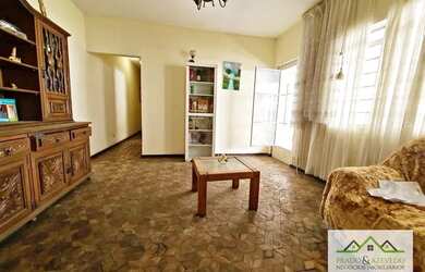 Imagem: A casa possui 3 Dormitórios, 2 Banheiros, 3 Vagas na garagem