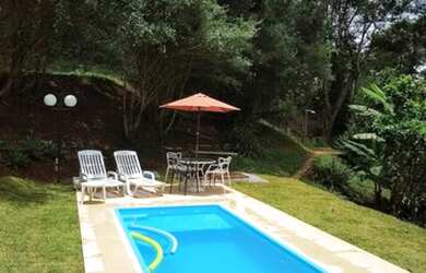 Imagem: A casa possui 3 Dormitórios, 3 Banheiros, 2 Vagas na garagem