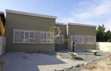 Imagem: A casa possui 5 Dormitórios, 3 Banheiros, 5 Vagas na garagem