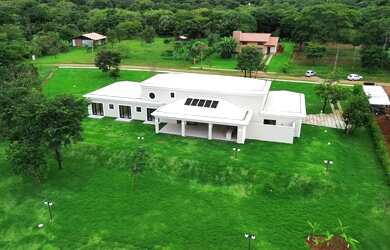 Imagem: A fazenda possui 500m² de Área, Varanda e está localizado