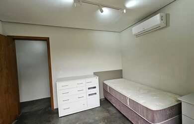 Imagem 12: Casa térrea mobiliada 2 suítes com ar condicionado, churrasqueira, lareira e pátio próximo