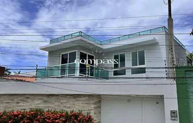 Imagem: A casa possui 4 Dormitórios, 5 Banheiros, 4 Vagas na garagem