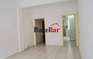 Imagem: O apartamento possui 2 Dormitórios, 2 Banheiros, 68m² de Área