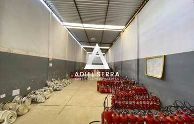 Imagem: O depósito possui 4 Vagas na garagem, 312m² de Área e está