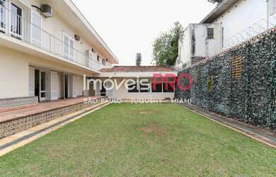 Imagem: A casa possui 4 Dormitórios, 5 Banheiros, 4 Vagas na garagem