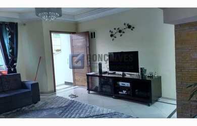 Imagem: A casa possui 4 Dormitórios, 5 Banheiros, 5 Vagas na garagem