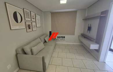 Imagem: O apartamento possui 1 Dormitório, 1 Banheiro, 1 Vaga na garagem