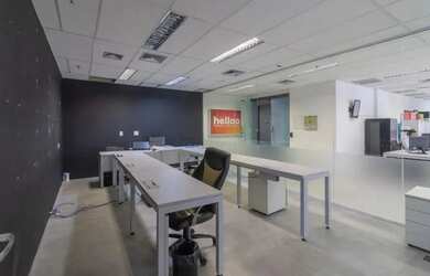 Imagem: O depósito possui 5 Vagas na garagem, 296m² de Área e está