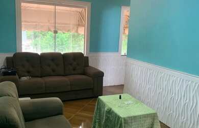 Imagem: A casa possui 4 Dormitórios, 3 Banheiros, 3 Vagas na garagem