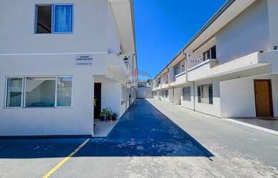 Imagem 2: Sobrado no centro de Matinhos à 4 quadras do Mar