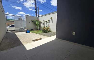 Imagem 2: VENDO UMA CASA. Varanda, 85m² de Área, 2 Vagas na garageme2 Dormitórios