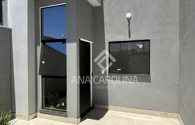 Imagem: A casa possui 2 Dormitórios, 1 Banheiro, 2 Vagas na garagem