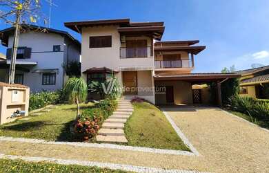 Imagem: A casa em condomínio possui 5 Dormitórios, 5 Banheiros, 4