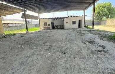 Imagem: O depósito possui 5 Vagas na garagem, 450m² de Área e está