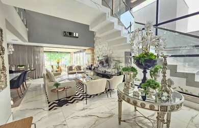 Imagem: A casa em condomínio possui 4 Dormitórios, 5 Banheiros, 2