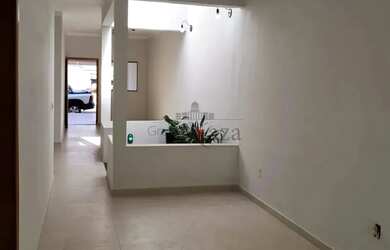 Imagem: A casa possui 3 Dormitórios, 3 Banheiros, 2 Vagas na garagem