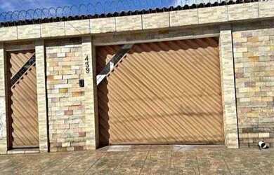 Imagem: A casa possui 2 Dormitórios, 2 Banheiros, 2 Vagas na garagem