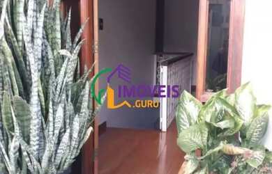 Imagem: A casa possui 5 Dormitórios, 3 Banheiros, 400m² de Área