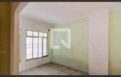 Imagem: A casa possui 4 Dormitórios, 3 Banheiros, 2 Vagas na garagem