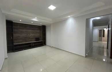 Imagem: A casa possui 4 Dormitórios, 3 Banheiros, 3 Vagas na garagem