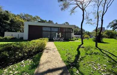 Imagem: A casa possui 5 Dormitórios, 5 Banheiros, 5 Vagas na garagem