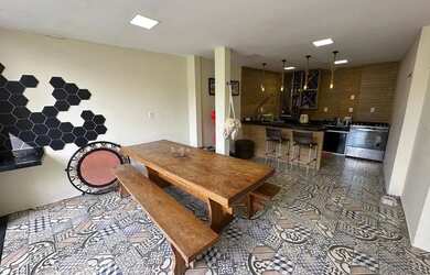 Imagem: A casa em condomínio possui 4 Dormitórios, 5 Banheiros, 3