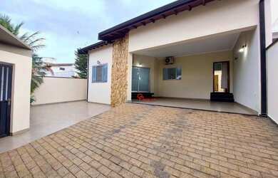 Imagem: A casa para alugar possui 3 Dormitórios, 3 Banheiros, 4 Vagas