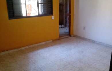 Imagem: A casa possui 3 Dormitórios, 2 Banheiros, 3 Vagas na garagem