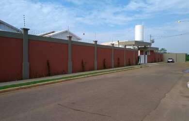 Imagem: A casa em condomínio possui 2 Dormitórios, 2 Vagas na garagem