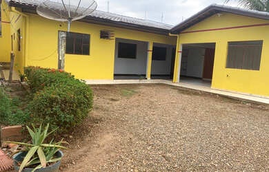 Imagem: A casa possui 2 Dormitórios, 1 Banheiro, 4 Vagas na garagem