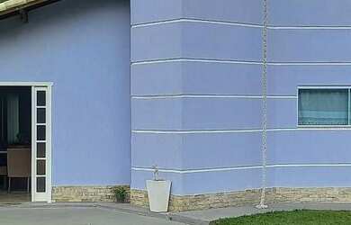 Imagem: A casa possui 3 Dormitórios, 3 Banheiros, 5 Vagas na garagem