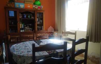 Imagem: A casa possui 2 Dormitórios, 2 Banheiros, 2 Vagas na garagem