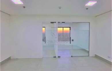 Imagem: O depósito possui 2 Vagas na garagem, 43m² de Área e está