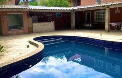 Imagem: A casa em condomínio possui 4 Dormitórios, 1 Banheiro, 1 Vaga